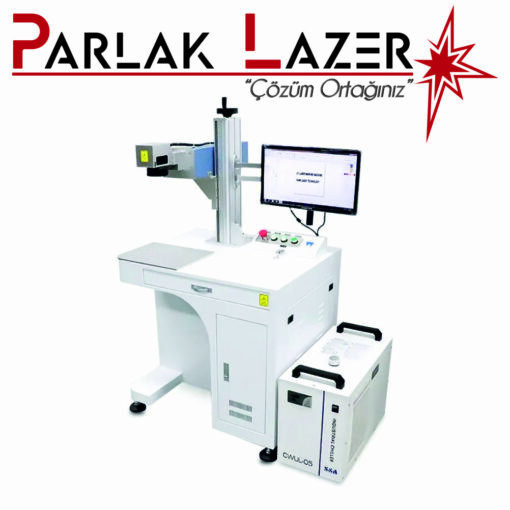 UV lazer markalama makinemiz ile plastik, metal, ahşap gibi bir çok materyal üzerine yüksek çözünürlükte, kalıcı ve detaylı markalama yapabilirsiniz. Logo, tarih, seri numarası gibi her türlü bilgiyi ürünlerinize kolayca işleyebilirsiniz